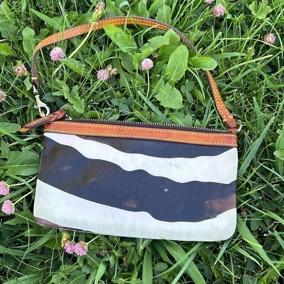 Dooney & Bourke zebra leather print wristlet - Picture 3 of 5